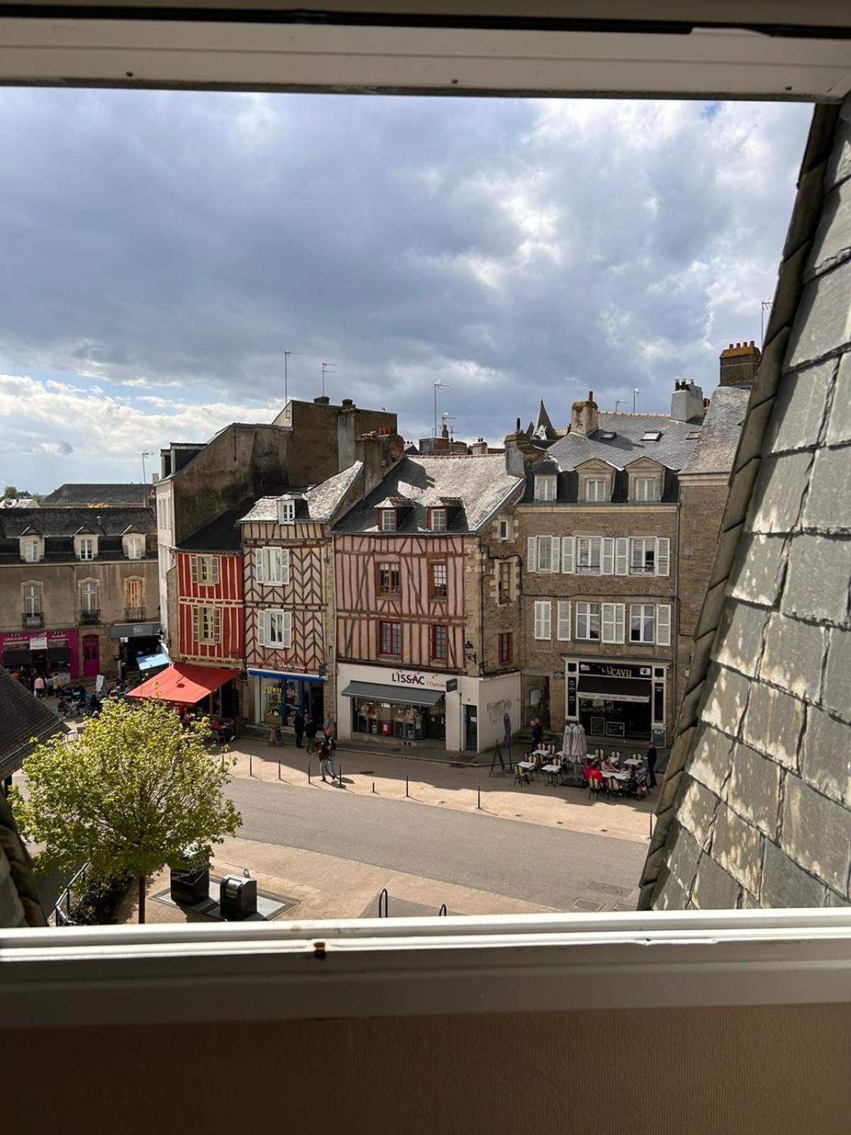 Laroche Grand Duplex Dans Le Centre Historique Avec Garage Apartamento Vannes Exterior foto